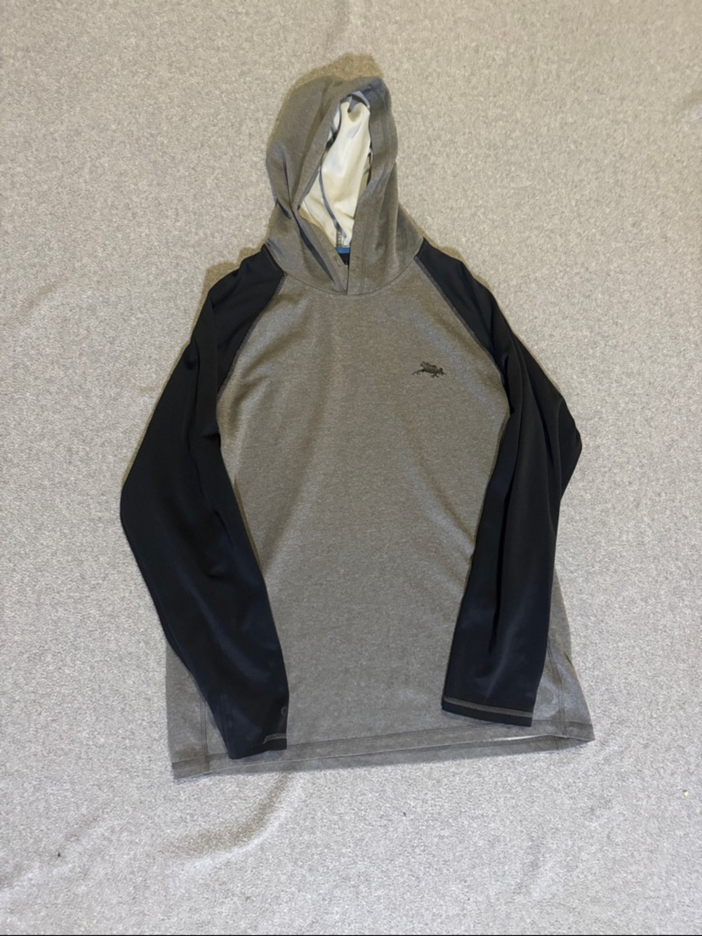 Oakley Men’s L Gray and Black Hooded Lightweight Pullover